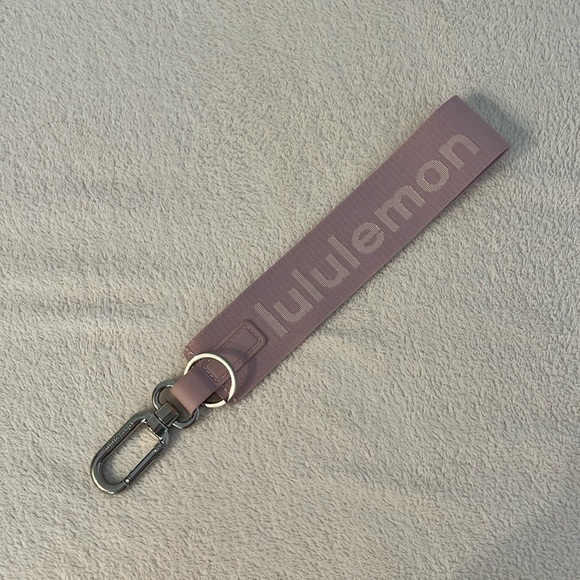 LULULEMON KEYCHAIN - Picture 1 of 1